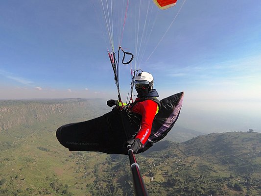 Hands off above the bumpy air above the Rift Valley: better only a wing with high passive safety: MENTOR 5.